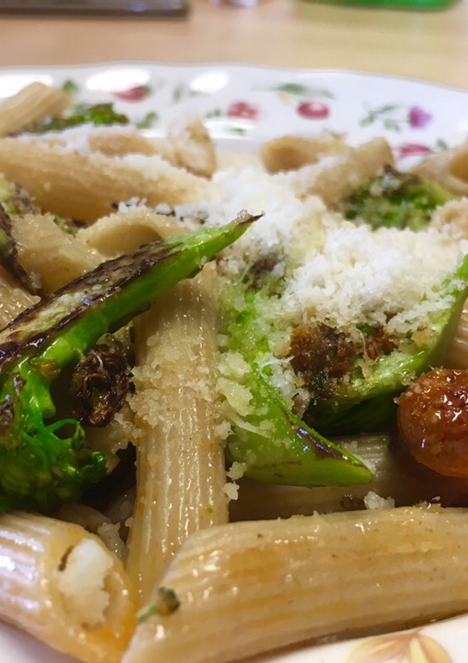 Una foto de Macarrones integrales con salteado de brocoli y chistorra
