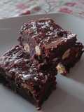 Brownies con nocciole e pere