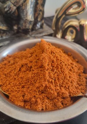 A picture of Red gravy punjabi premix.