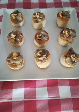 Una foto de Volovanes rellenos champiñón y camembert