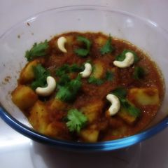 A picture of Potato cashew curry.