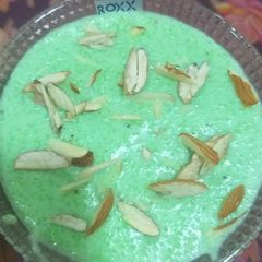 A picture of Pistachio rice phirni.