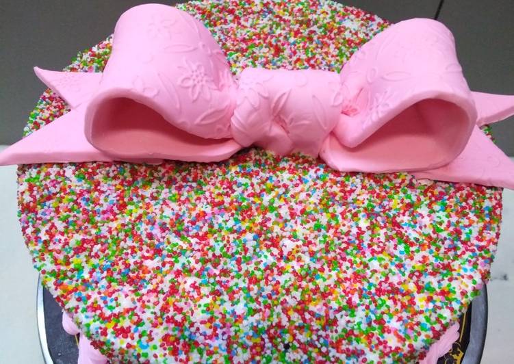 Bow on top full cover sprinkles cake 🎀