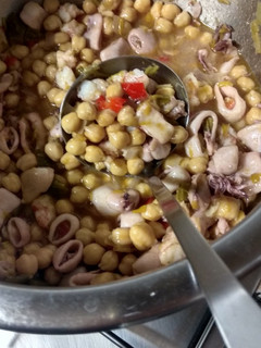 Una foto de Garbanzos a la marinera