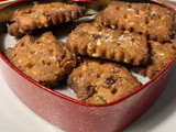 Galletas saladas de harina de garbanzos con semillas y frutos secos