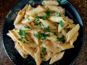 Uma foto de penne peixe