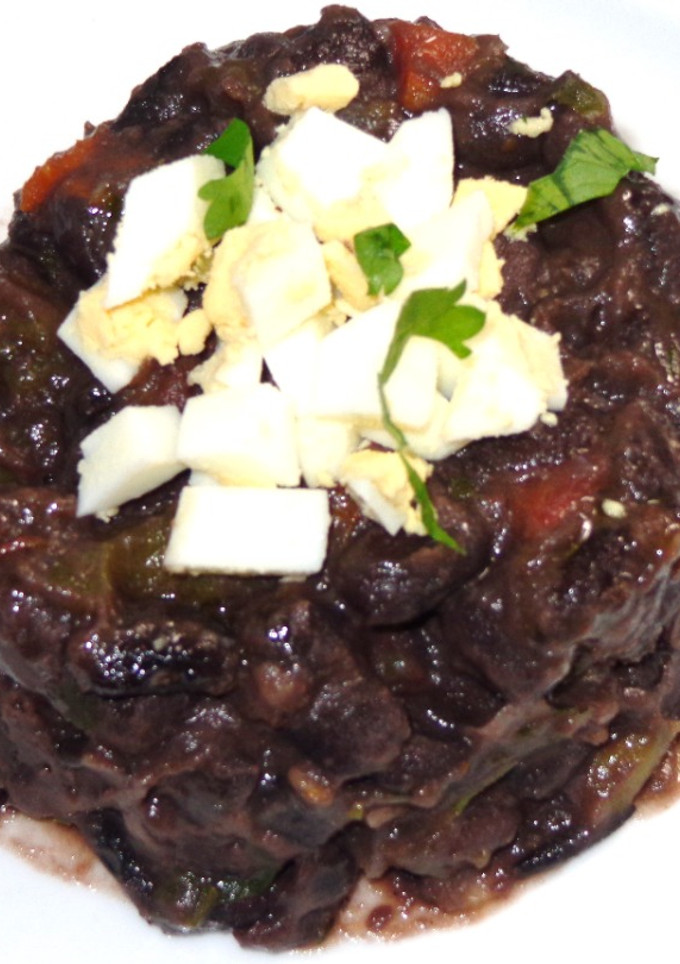 Una foto de POROTOS NEGROS GUISADOS (FRIJOLES, ALUBIAS, Judías)