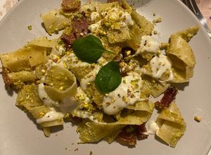 Foto di Pappardelle con Pistacchi, Besciamella e Speck
