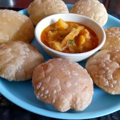 A picture of Besan kachori.