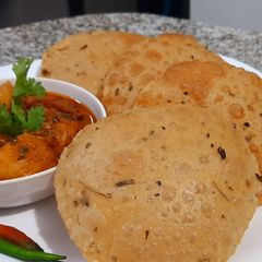 A picture of Methi poori with nigella seeds.