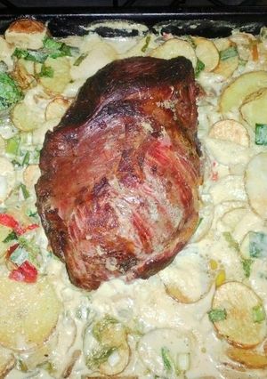 Una foto de Lomo relleno con papas selladas al verdeo