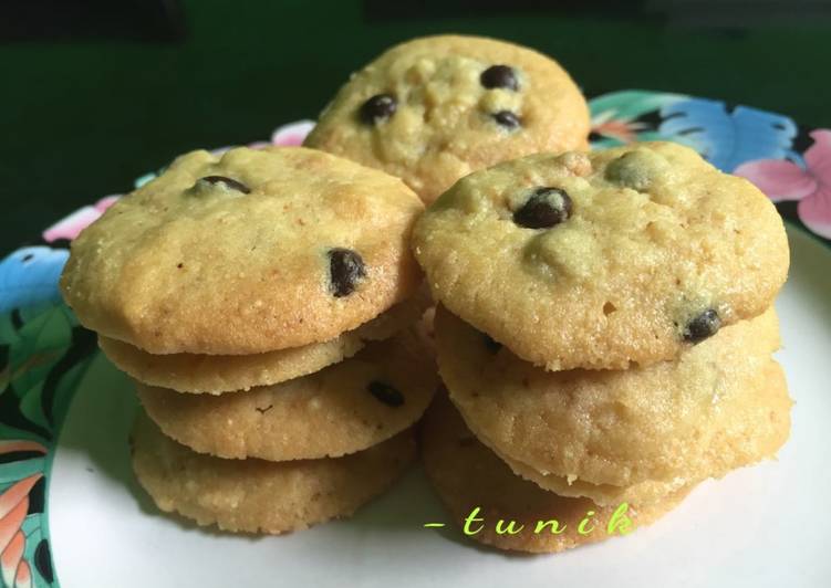 55. Choco Chips Peanut Cookies
