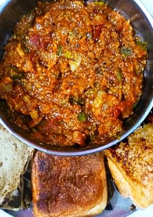 A picture of Pav-bhaji | Mumbai's Signature-Street Food | Aamchi Mumbai.