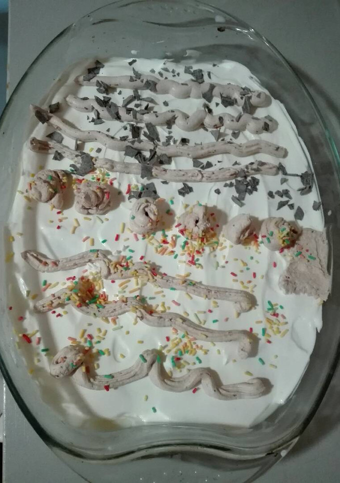 Una foto de Tarta de galletas natillas y nata