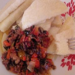 A picture of White Yam and Tomatoe Sauce.