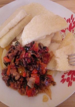 A picture of White Yam and Tomatoe Sauce.
