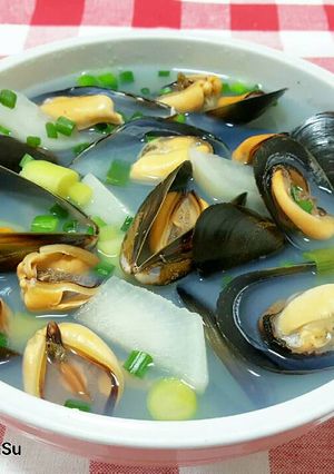 Hình của món Canh Vẹm 홍합탕.