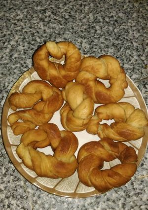 A picture of Twisted onion ring.