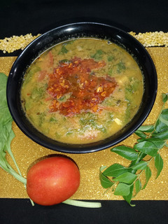 लसुनी पालक मूंग दाल (Lasooni Palak Moong Dal recipe in Hindi) रेसिपी मुख्य फोटो