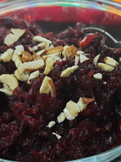 बीट हलवा (beet halwa recipe in marathi) रेसिपी चे मुख्य फोटो