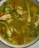 Caldo de pollo con verduras