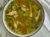 Caldo de pollo con verduras
