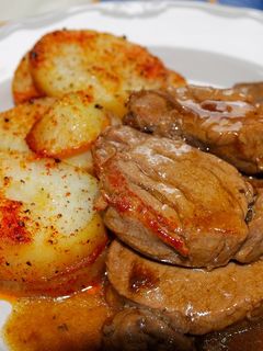 Una foto de Solomillo al Whisky con patatas al horno