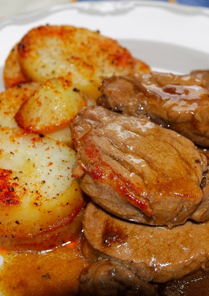 Una foto de Solomillo al Whisky con patatas al horno