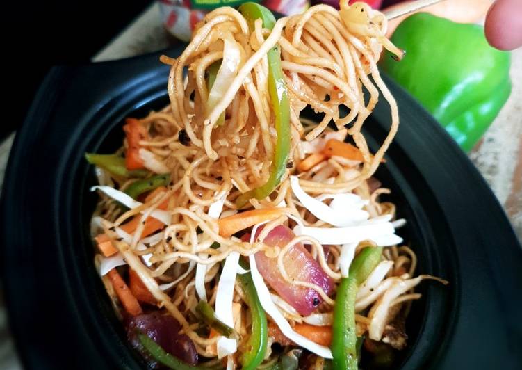 Recipe of Homemade Veg schezwan noodles