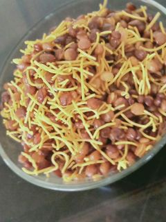 દાળમૂઠ (dal moth recipe in Gujarati) રેસીપી મુખ્ય ફોટો