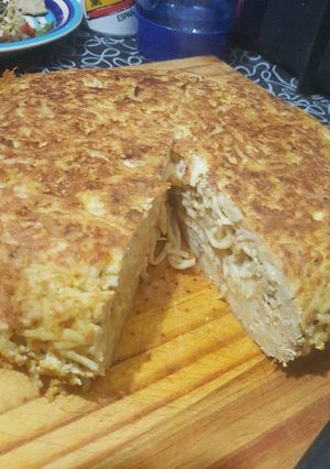 Una foto de Tortilla de fideos reciclados
