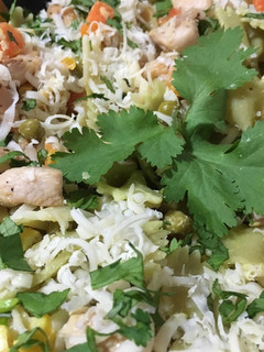 Una foto de Ensalada de pasta (comer fría o caliente)