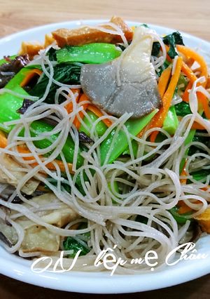 Hình của món Bún gạo lứt xào chay.