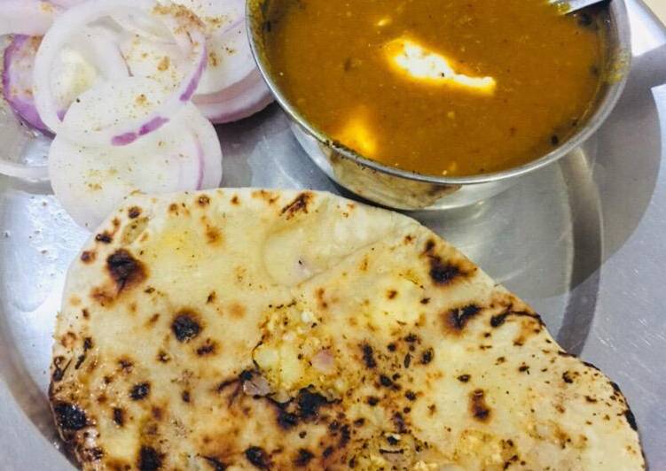 Masala rajma gravy with tandoori stuffed naan