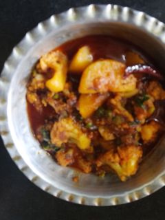 আলু ফুলকপির ডালনা। (Aloo fulkopir dalna recipe in Bengali) রেসিপির প্রধান ছবি