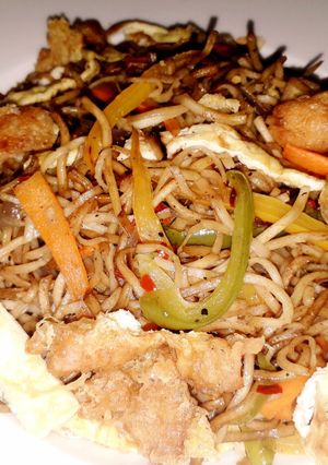এগ  চিকেন চাউমিন(egg chicken chow mein recipe in Bengali) রেসিপির প্রধান ছবি