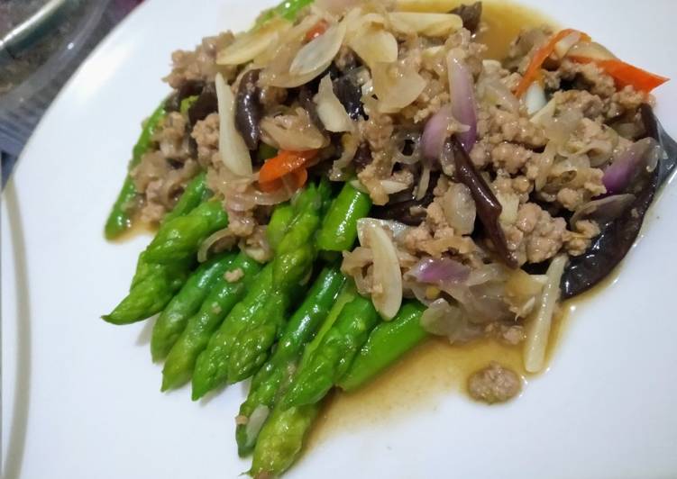 Asparagus tumis daging jamur