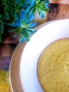 Una foto de Crema de manzana verde, aguacate, lima y menta
