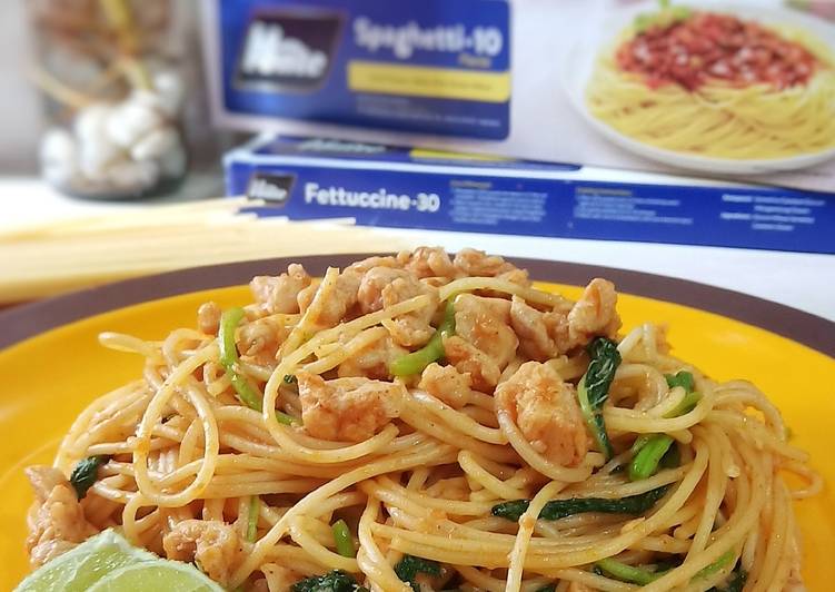 Resep 222. Spicy Spaghetti with Chicken &amp; Spinach yang Lezat Sekali