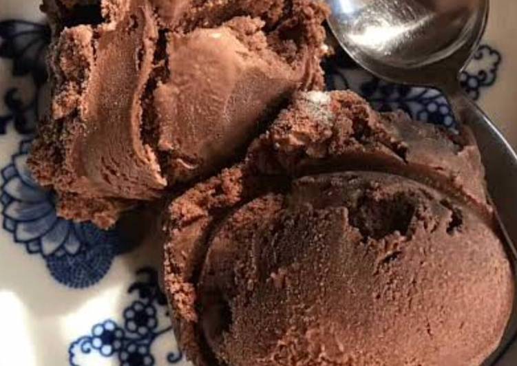 Chocolate frozen dessert