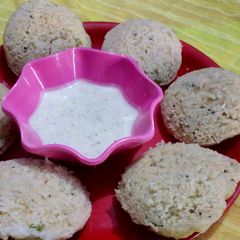 A picture of Oats Onion Idly.