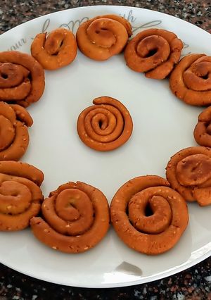 इन्स्टंट चकली (instant chakali recipe in marathi) रेसिपी चे मुख्य फोटो 