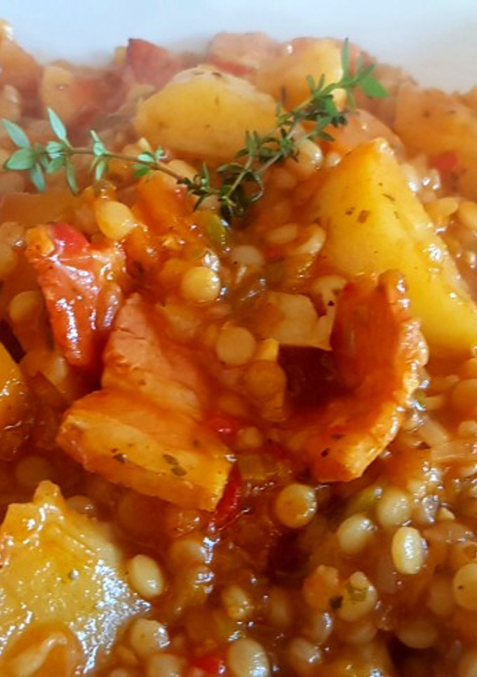 Una foto de Guiso con couz couz perlado.🥣👨‍🍳