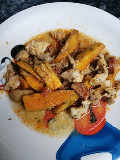 Una foto de Pollo con boniatos