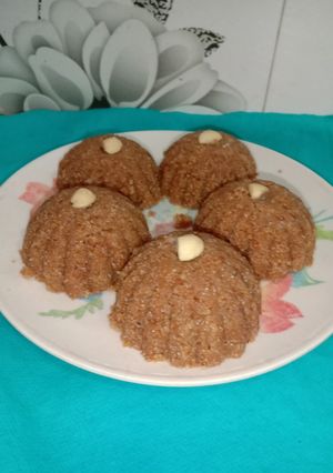 ચુરમાના લાડુ(churmana ladoo recipe in Gujarat) રેસીપી મુખ્ય ફોટો