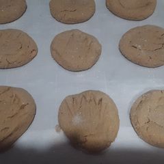 A picture of 3 ingredient peanut butter cookies (flourless).
