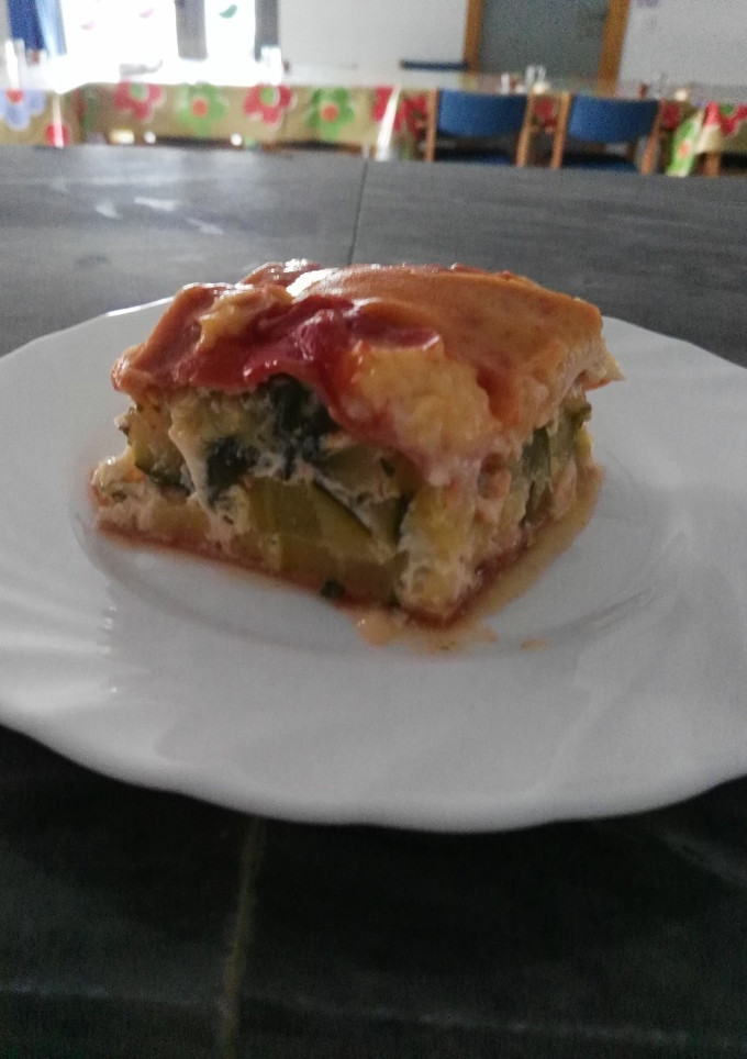 Una foto de Pastel de calabacín, con crema de queso gratinado al horno