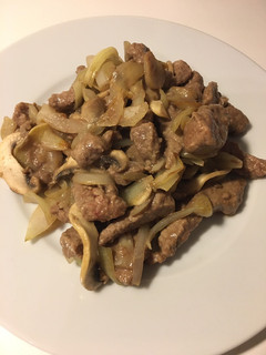 洋蔥蘑菇炒牛肉 的食譜成品照片
