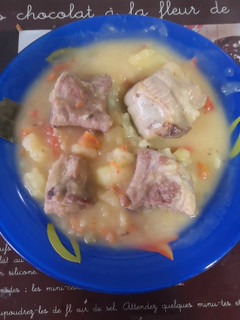 Una foto de Guiso de costillas con patatas