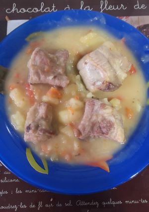 Una foto de Guiso de costillas con patatas